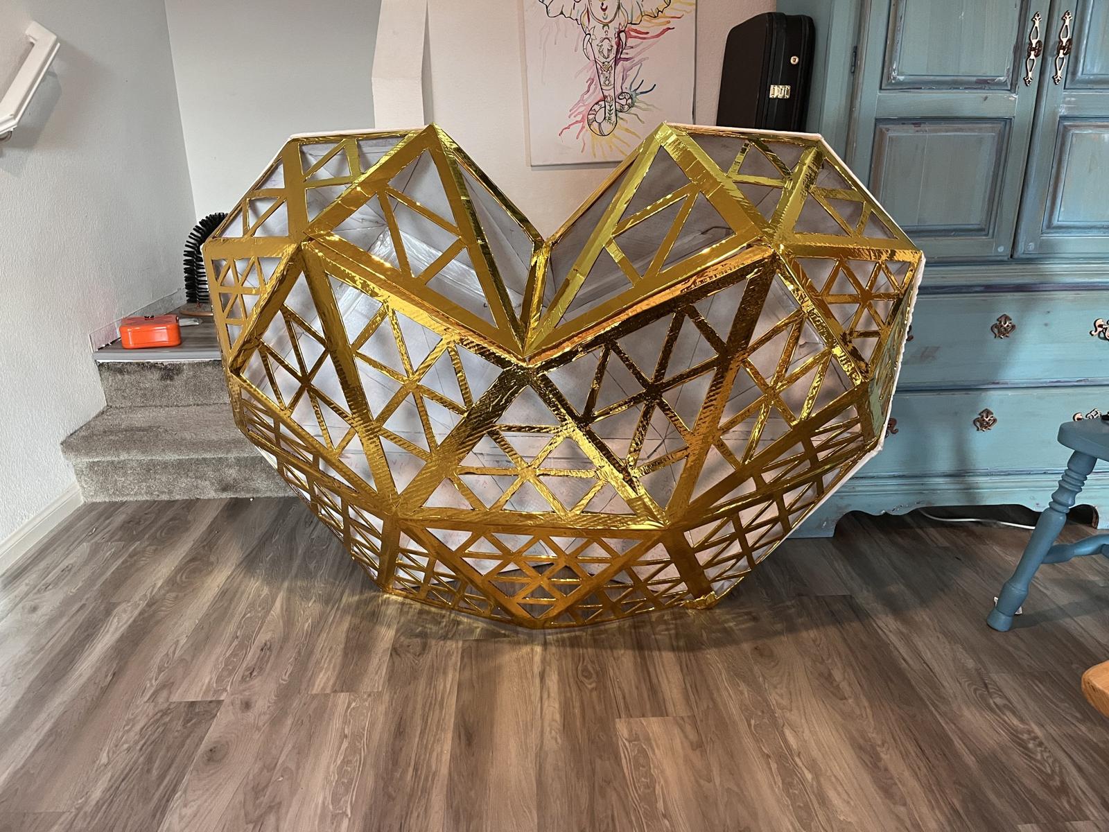 The golden lattice heart standing freely indoors